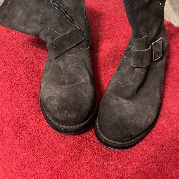 Frye gray suede buckled ankle boots, ladies size 8 - Picture 5 of 8